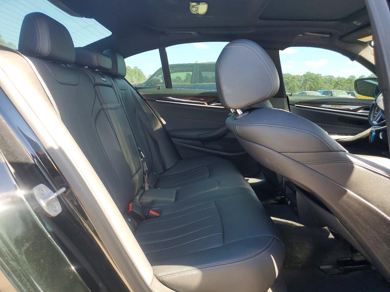 2021 BMW 530 photo 19