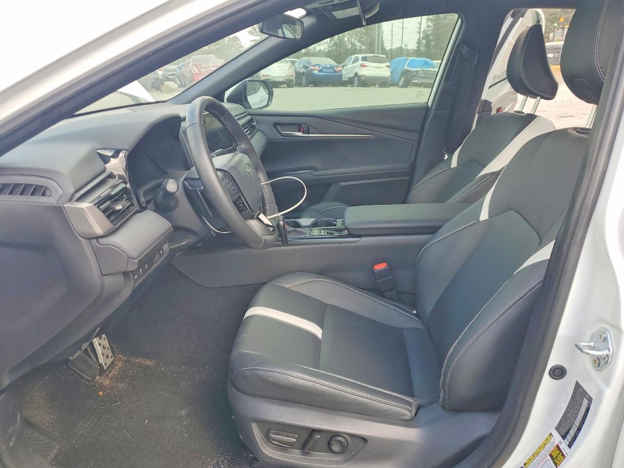2025 TOYOTA CAMRY SE photo 13