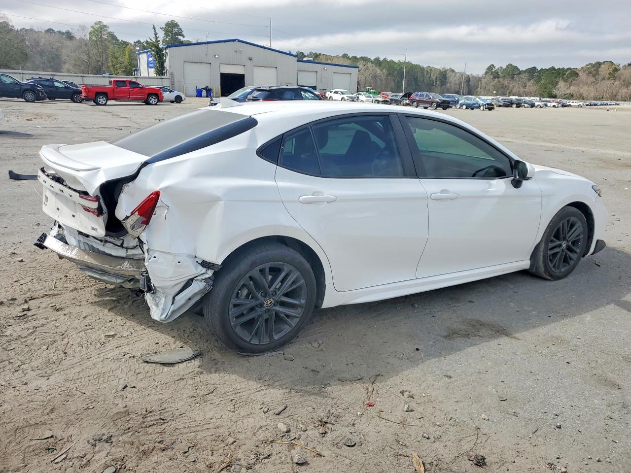 2025 TOYOTA CAMRY SE photo 5