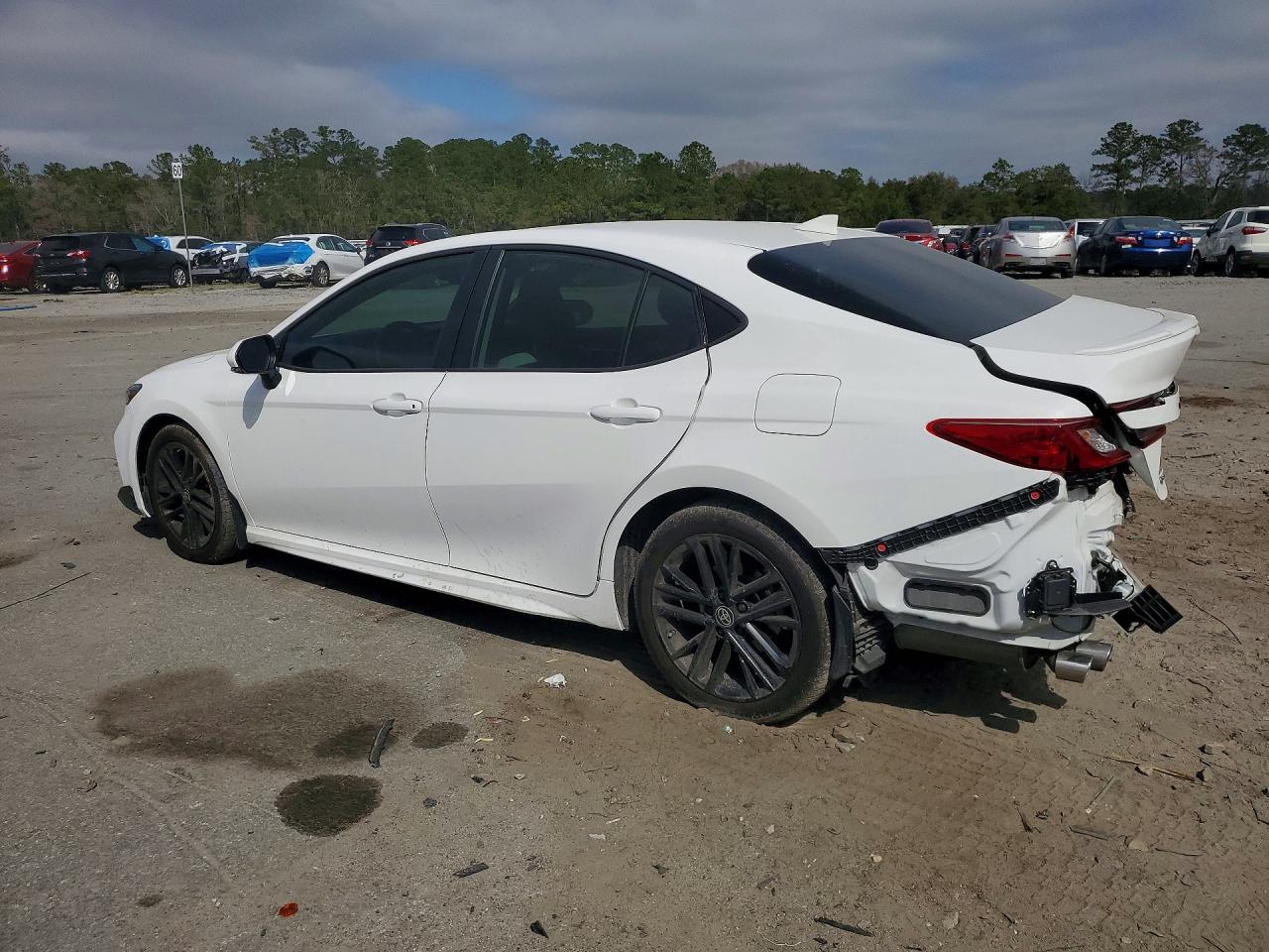 2025 TOYOTA CAMRY SE photo 3