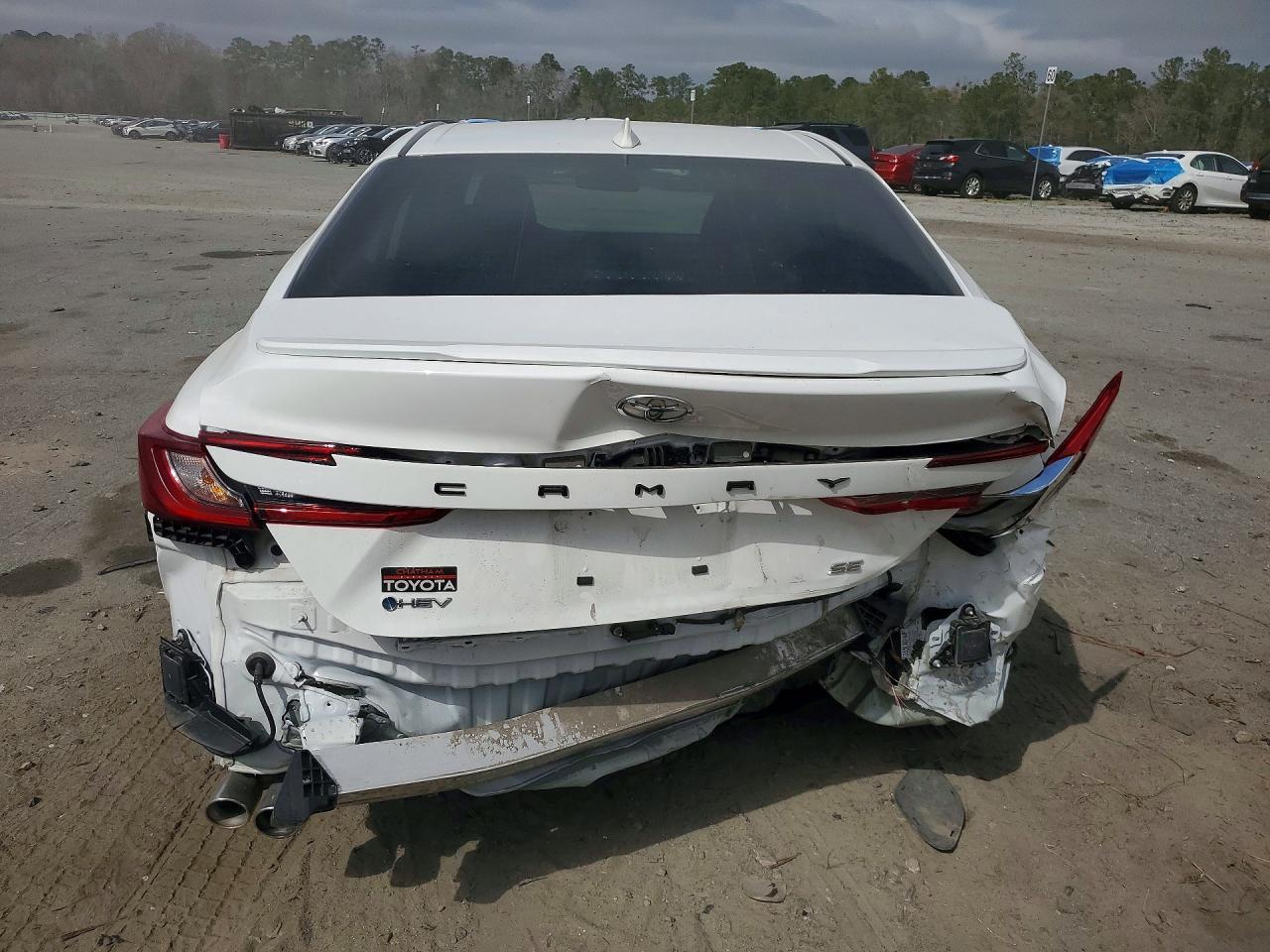 2025 TOYOTA CAMRY SE photo 11