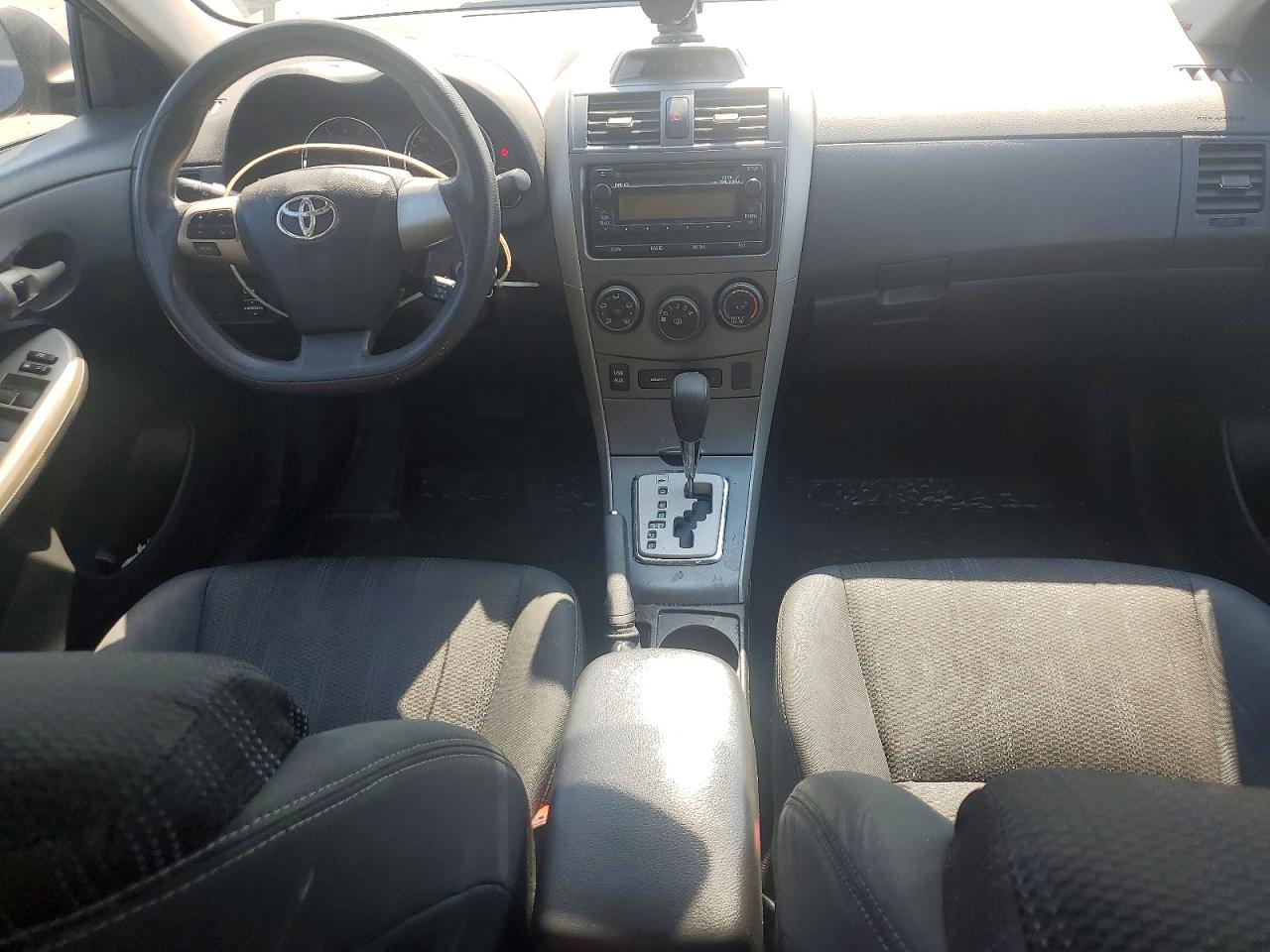 2012 TOYOTA COROLLA S photo 8