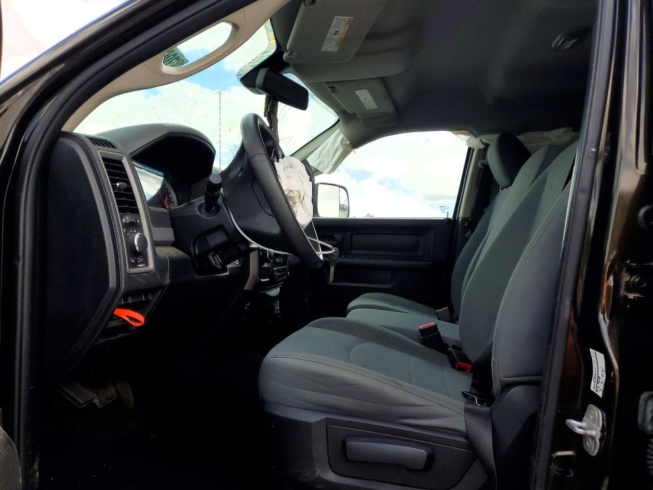 2014 RAM 1500 ST photo 13