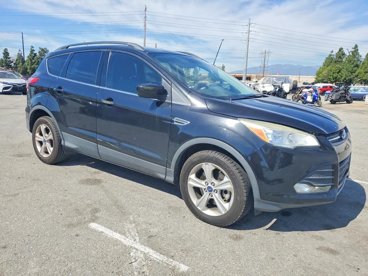 2014 FORD ESCAPE SE photo 4