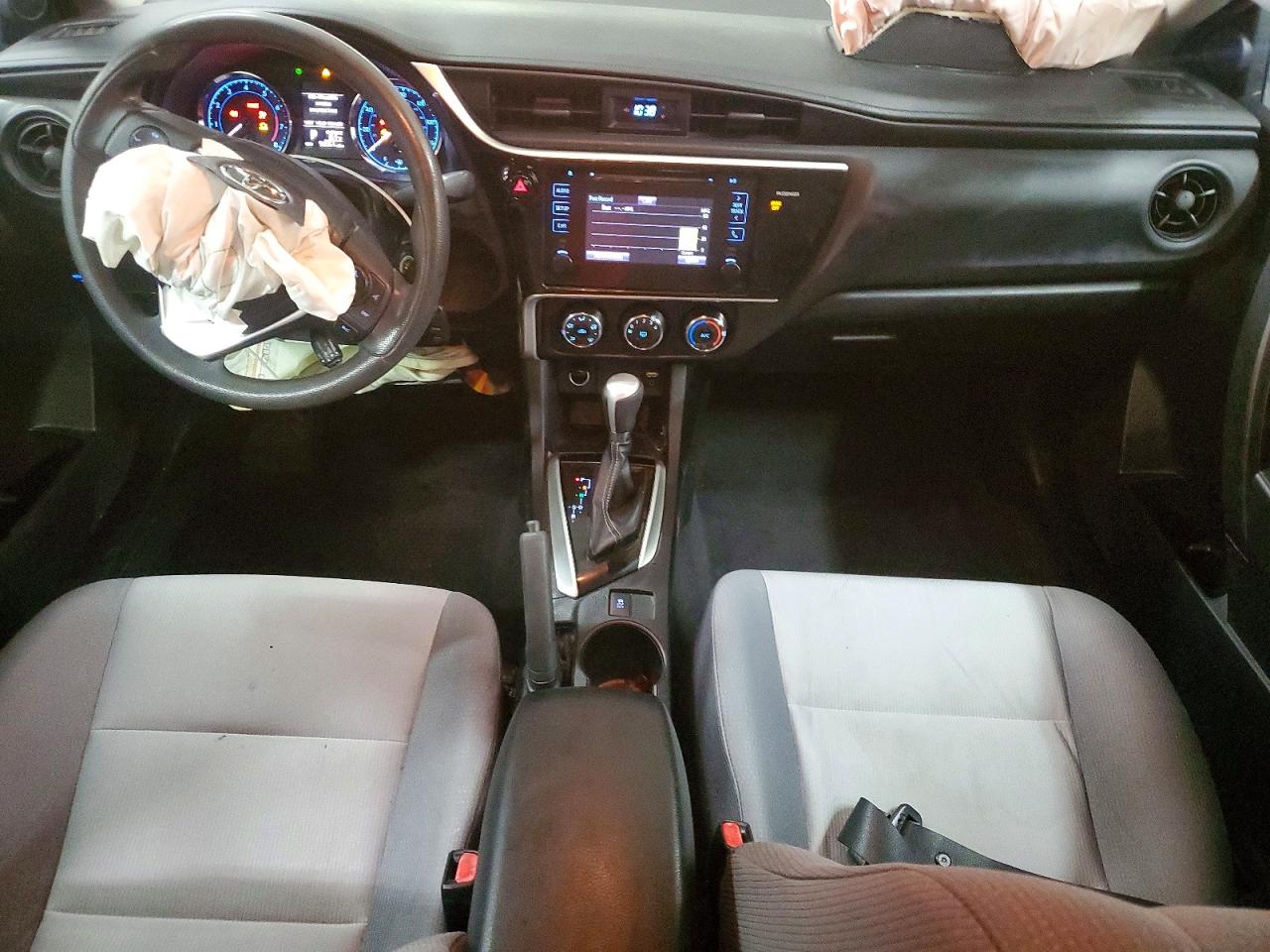2017 TOYOTA COROLLA L photo 8