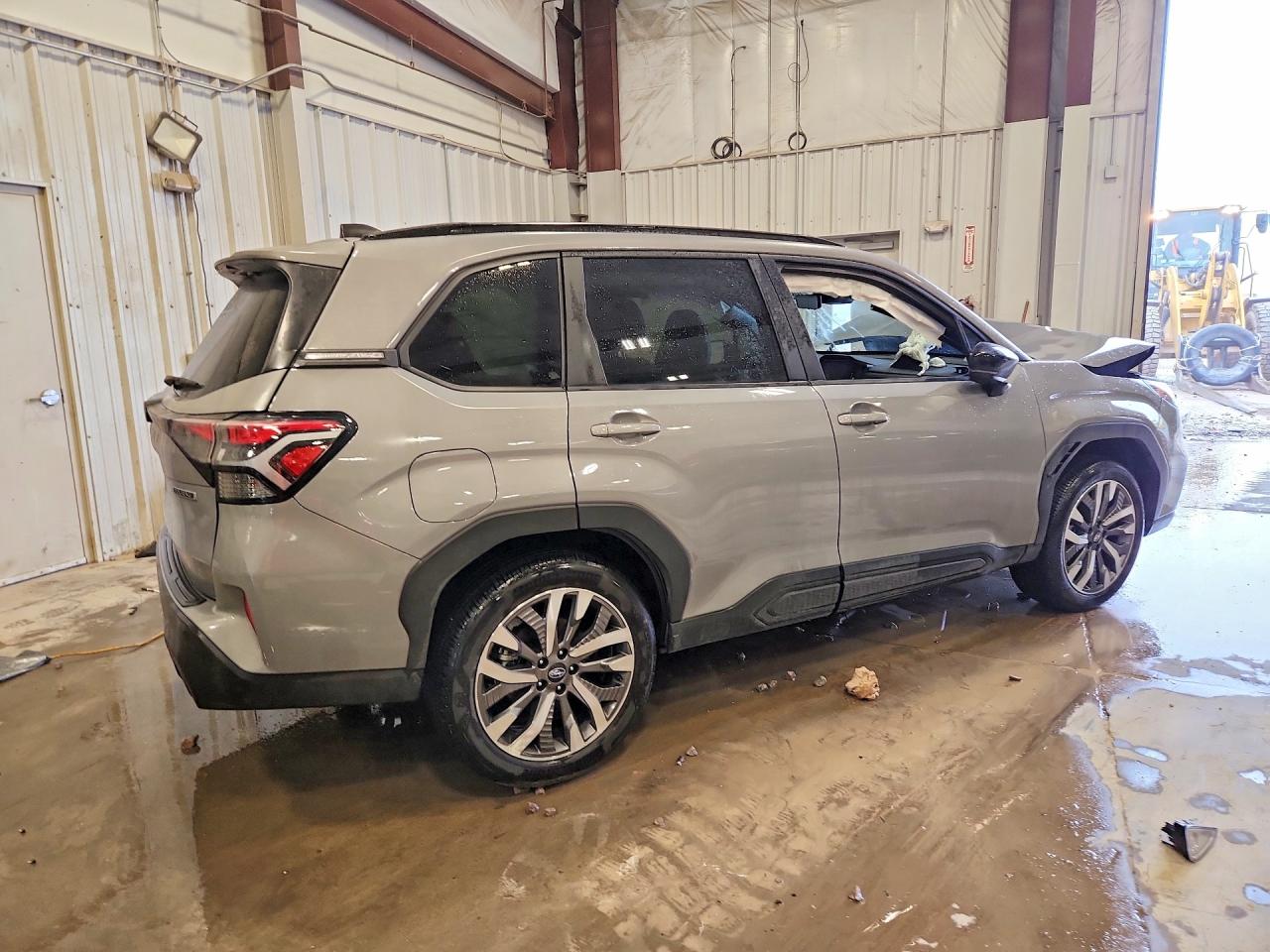 2025 SUBARU FORESTER TOURING photo 5
