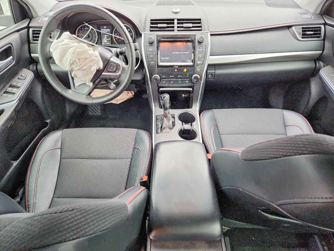 2017 TOYOTA CAMRY SE photo 15