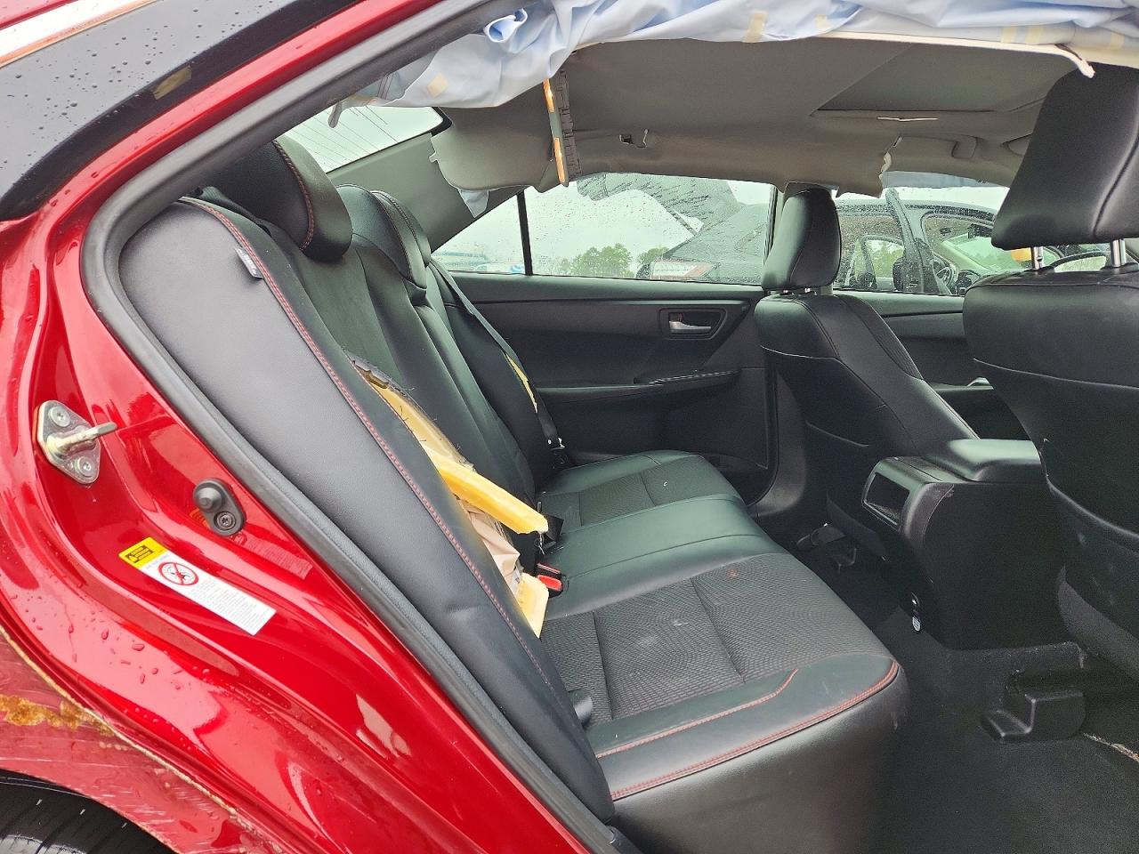 2017 TOYOTA CAMRY SE photo 19