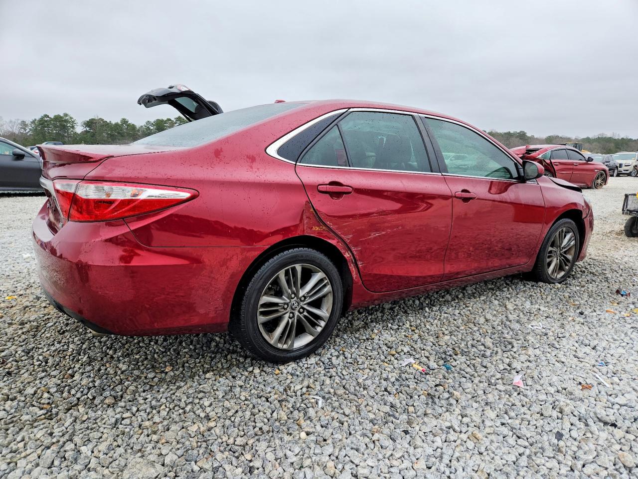 2017 TOYOTA CAMRY SE photo 5
