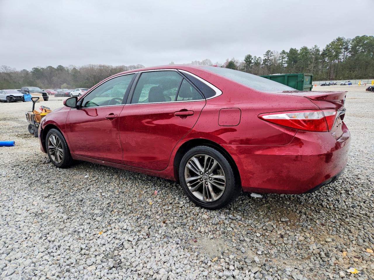 2017 TOYOTA CAMRY SE photo 3