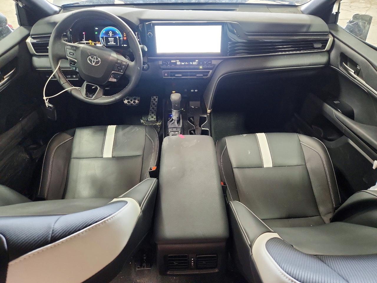 2025 TOYOTA CAMRY SE photo 15