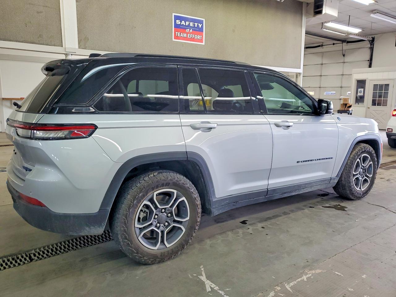 2023 JEEP GRAND CHEROKEE TRAILHAWK 4XE photo 7
