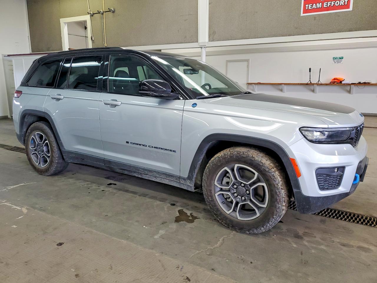 2023 JEEP GRAND CHEROKEE TRAILHAWK 4XE photo 10