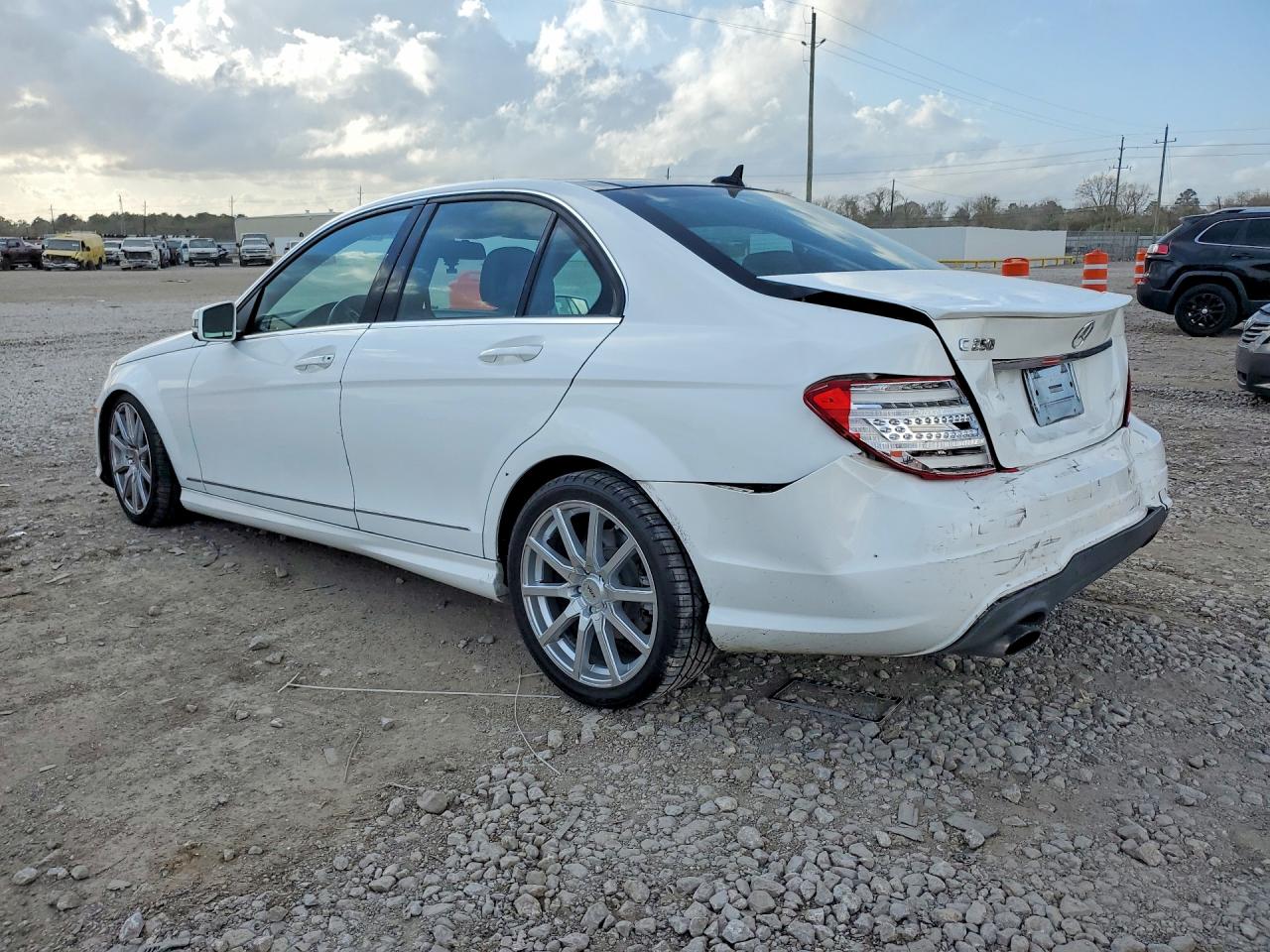 2013 MERCEDES-BENZ C 250 photo 4