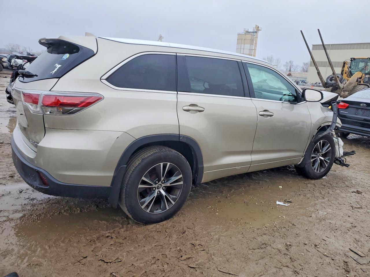 2016 TOYOTA HIGHLANDER XLE photo 3