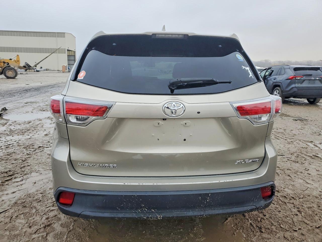 2016 TOYOTA HIGHLANDER XLE photo 6