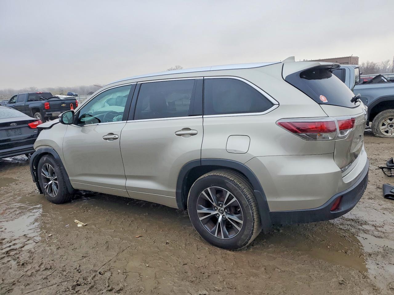 2016 TOYOTA HIGHLANDER XLE photo 2