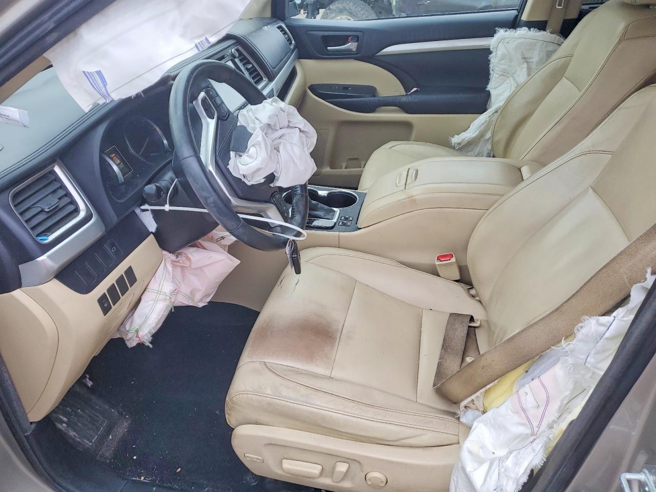 2016 TOYOTA HIGHLANDER XLE photo 7