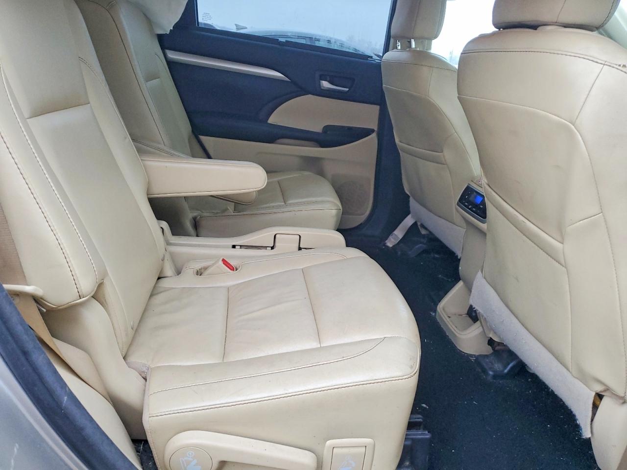 2016 TOYOTA HIGHLANDER XLE photo 11