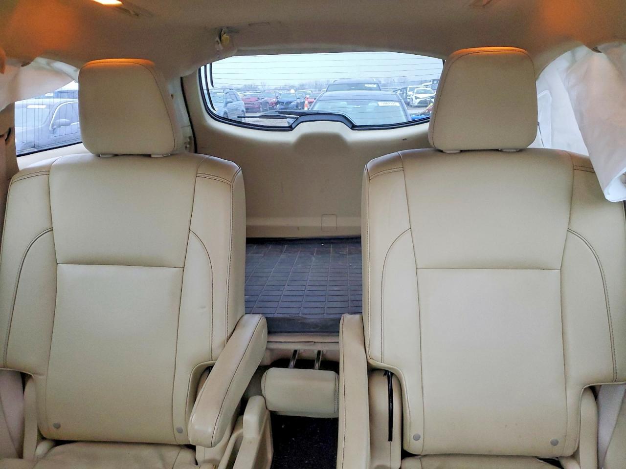 2016 TOYOTA HIGHLANDER XLE photo 10