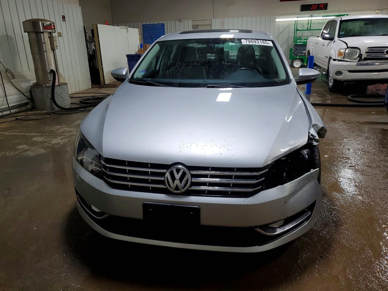 2012 VOLKSWAGEN PASSAT SEL photo 5