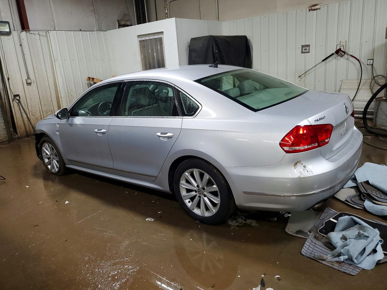 2012 VOLKSWAGEN PASSAT SEL photo 2