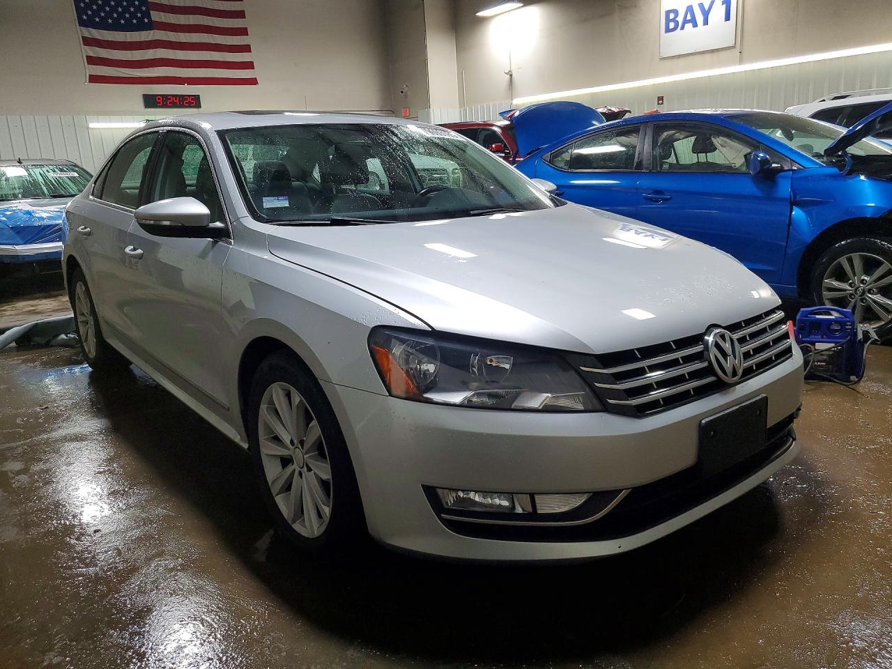 2012 VOLKSWAGEN PASSAT SEL photo 4