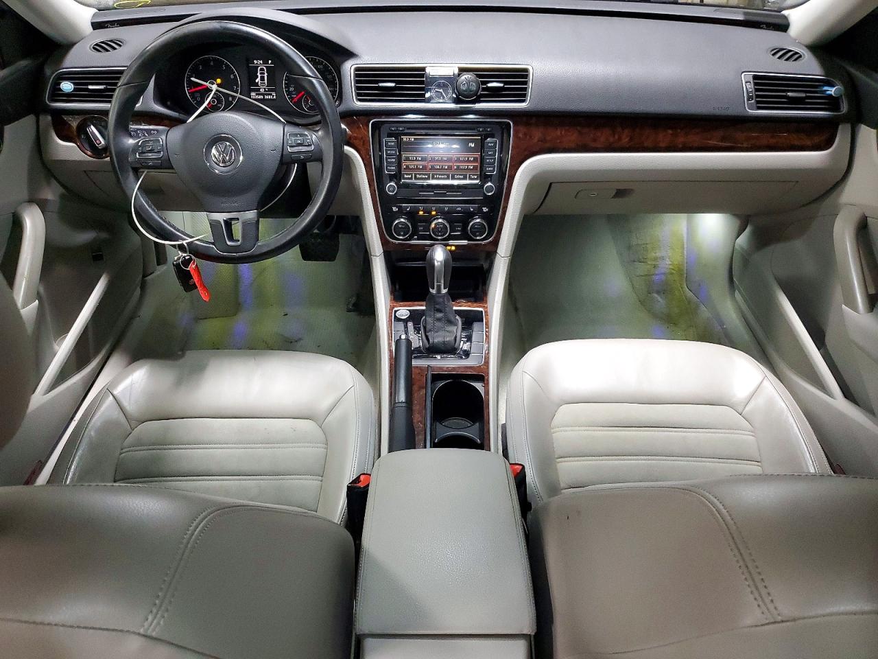 2012 VOLKSWAGEN PASSAT SEL photo 8