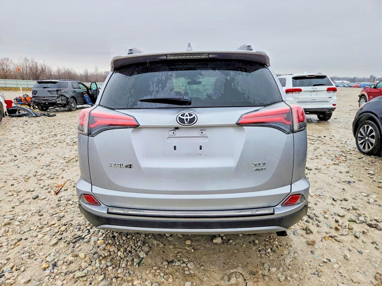 2017 TOYOTA RAV4 XLE photo 11