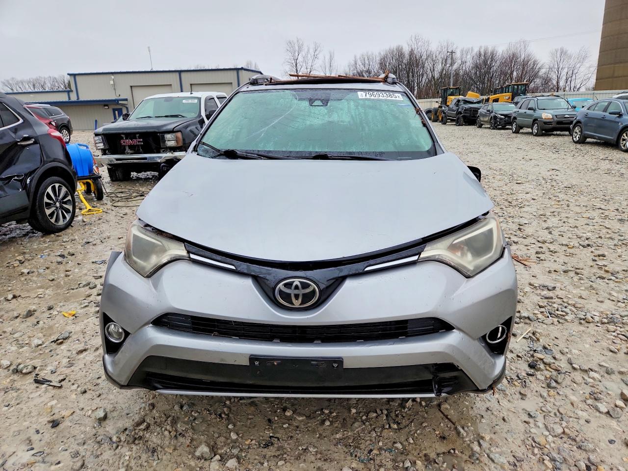 2017 TOYOTA RAV4 XLE photo 9
