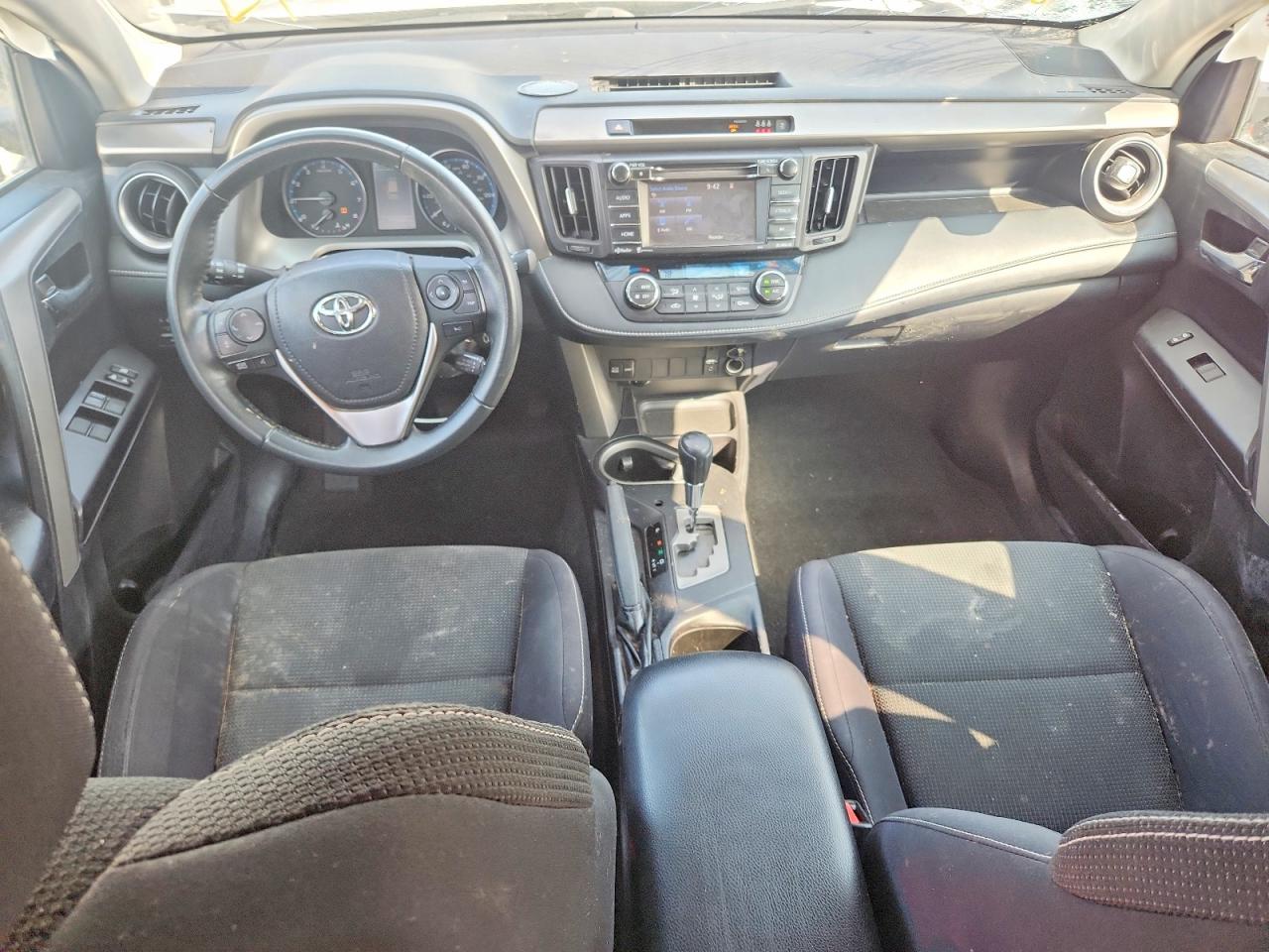 2017 TOYOTA RAV4 XLE photo 15