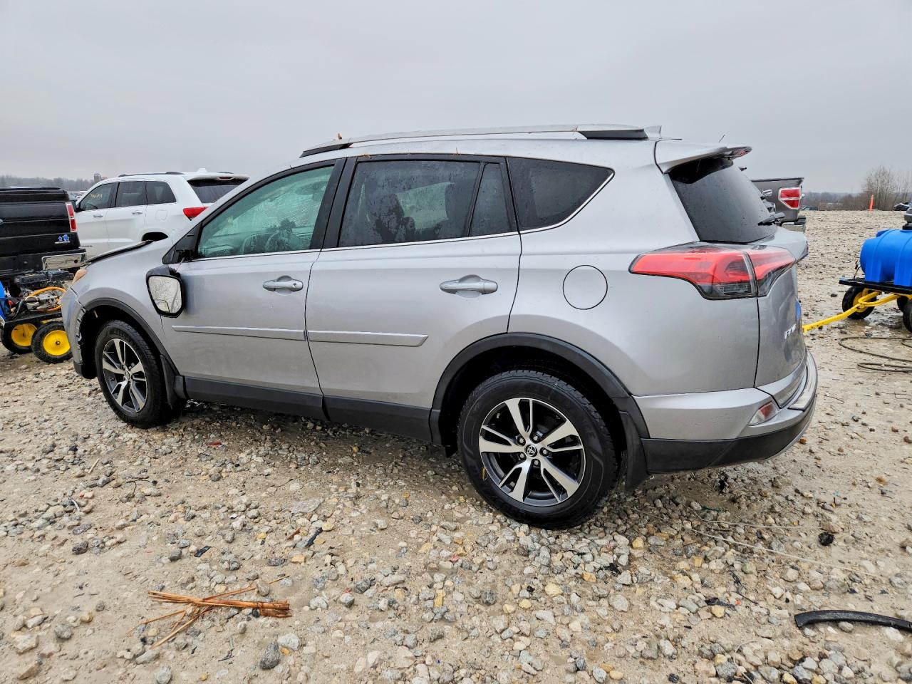 2017 TOYOTA RAV4 XLE photo 3