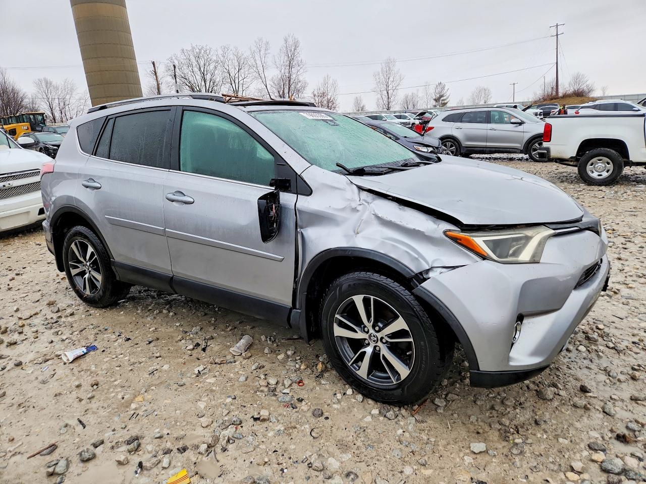 2017 TOYOTA RAV4 XLE photo 7