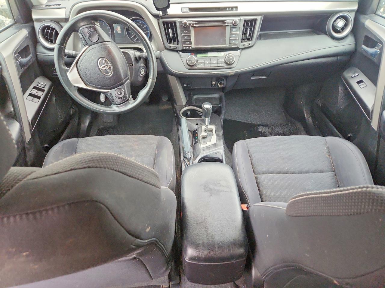2017 TOYOTA RAV4 XLE photo 16
