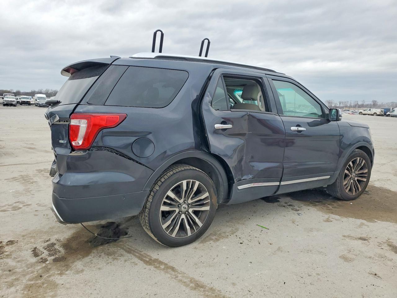 2017 FORD EXPLORER PLATINUM photo 3
