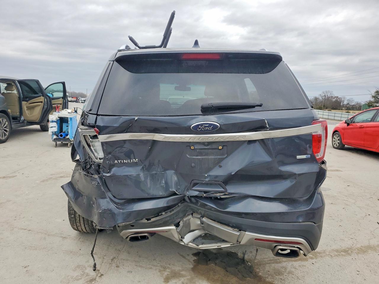 2017 FORD EXPLORER PLATINUM photo 6