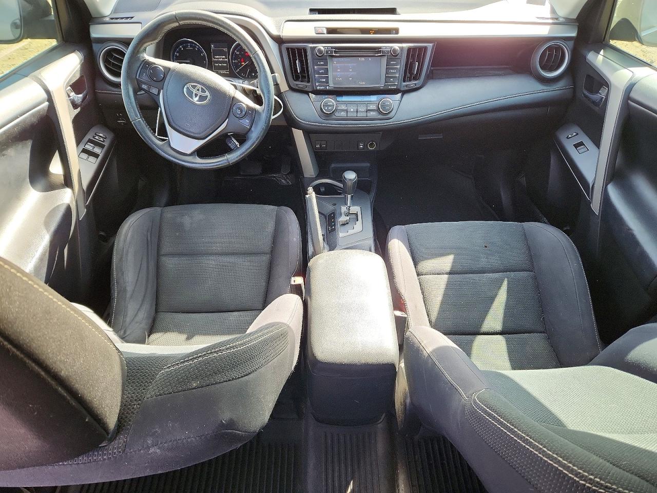 2016 TOYOTA RAV4 XLE photo 15