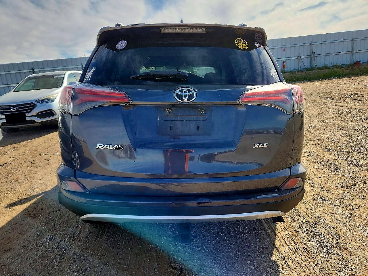 2016 TOYOTA RAV4 XLE photo 11
