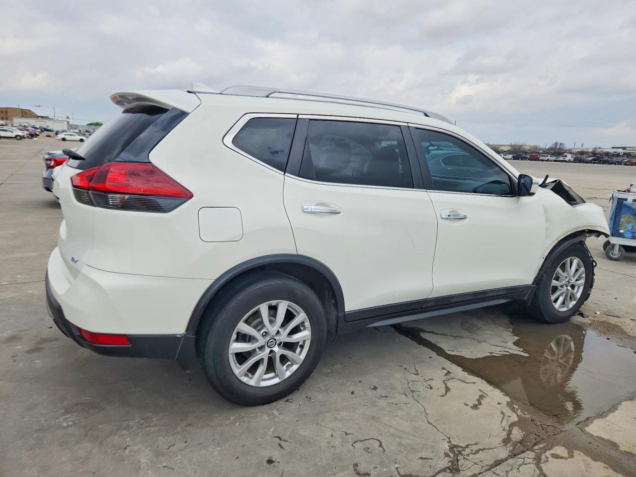 2017 NISSAN ROGUE SV photo 5