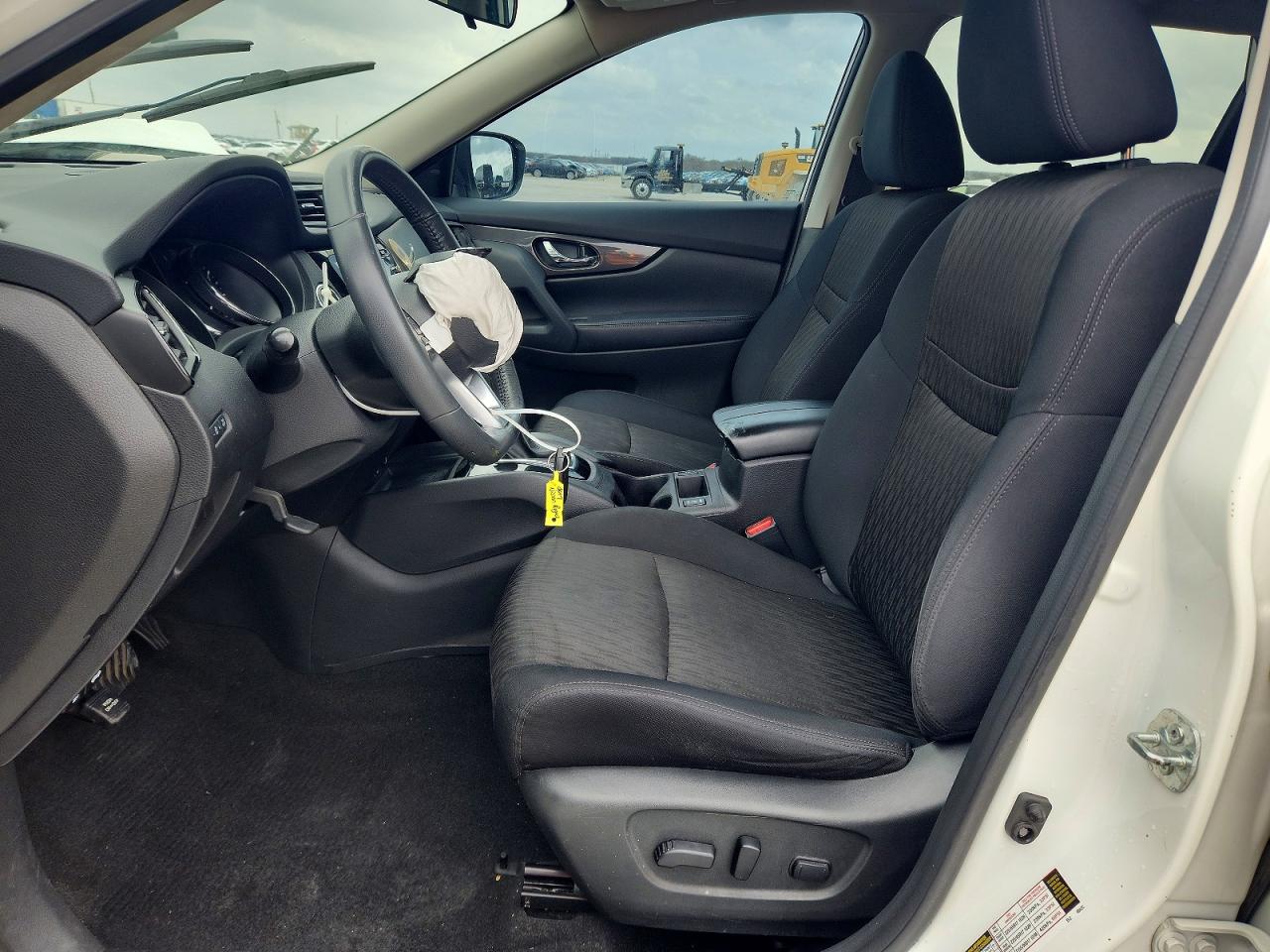 2017 NISSAN ROGUE SV photo 13