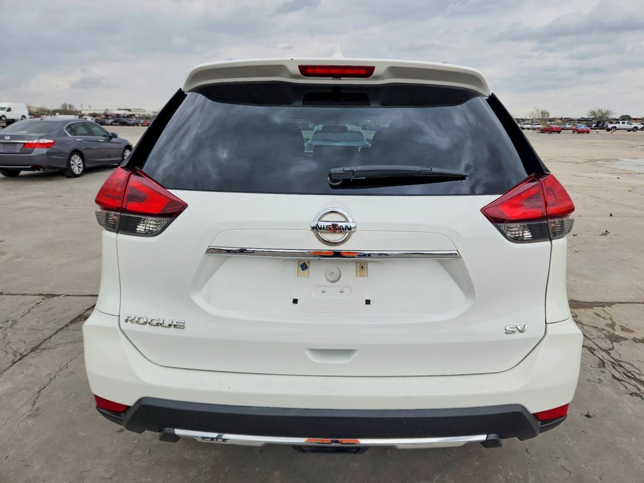 2017 NISSAN ROGUE SV photo 11