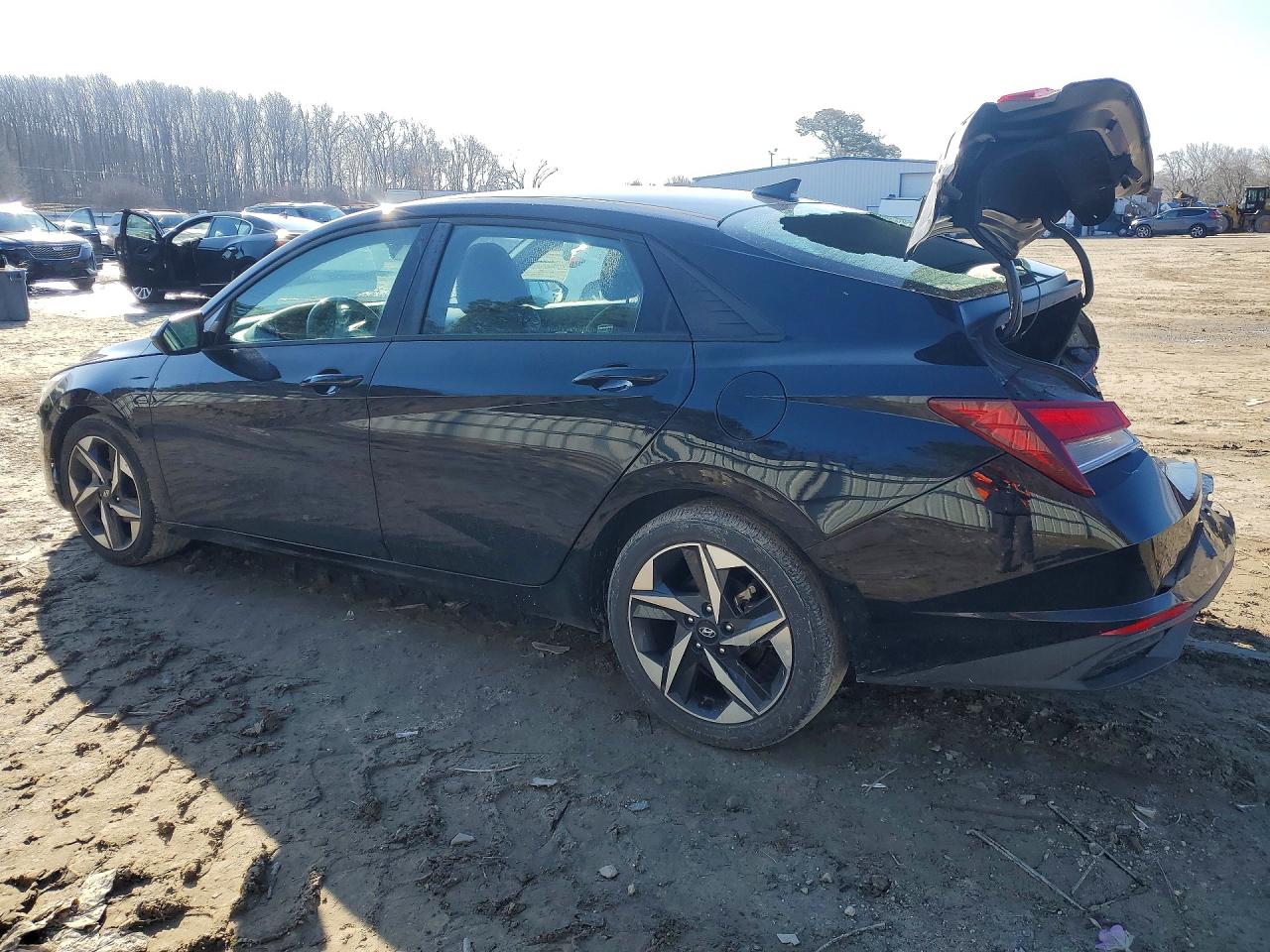 2023 HYUNDAI ELANTRA SEL photo 3