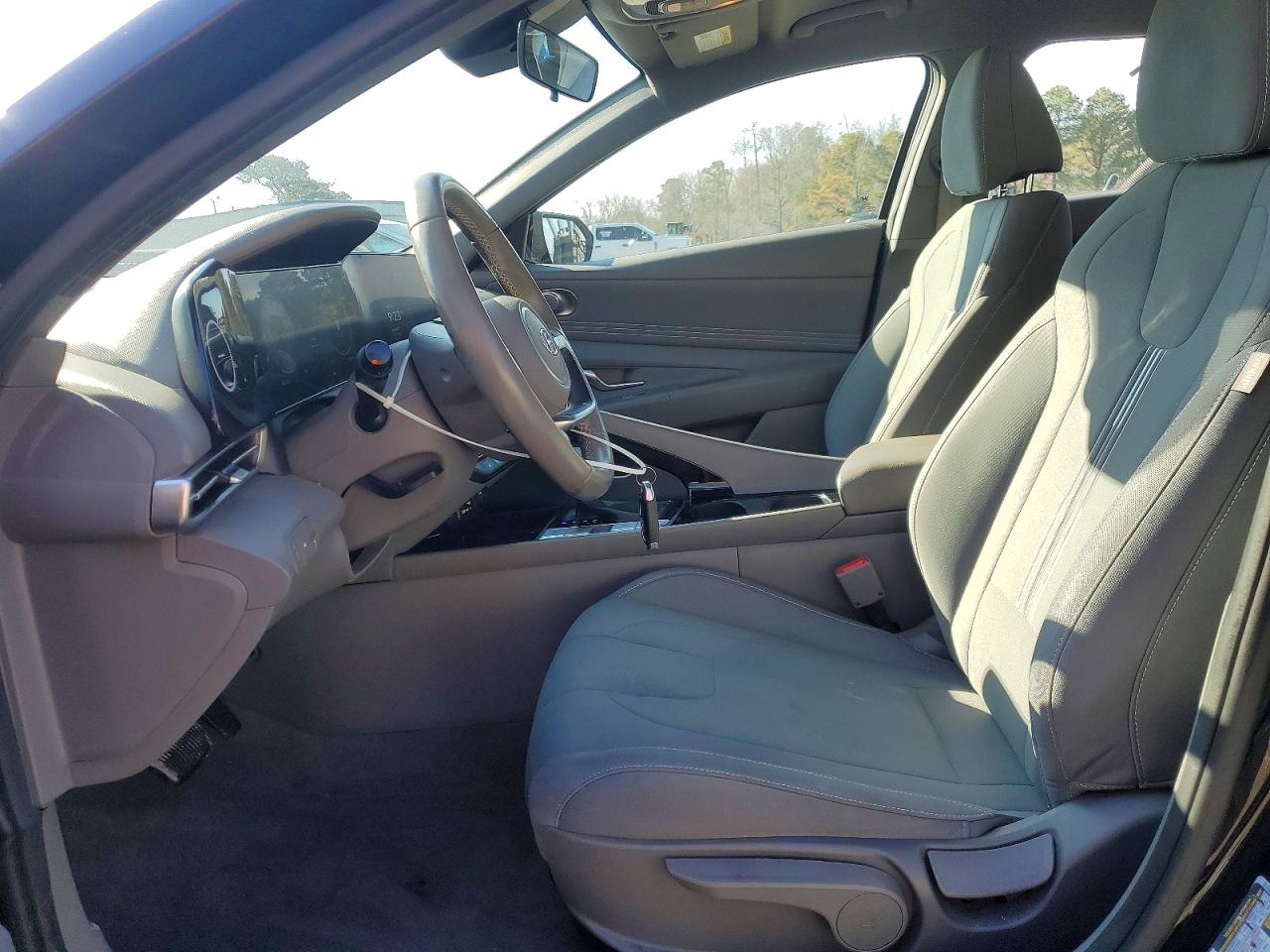 2023 HYUNDAI ELANTRA SEL photo 13