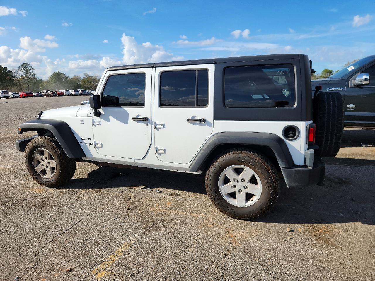 2018 JEEP WRANGLER UNLIMITED SPORT photo 2