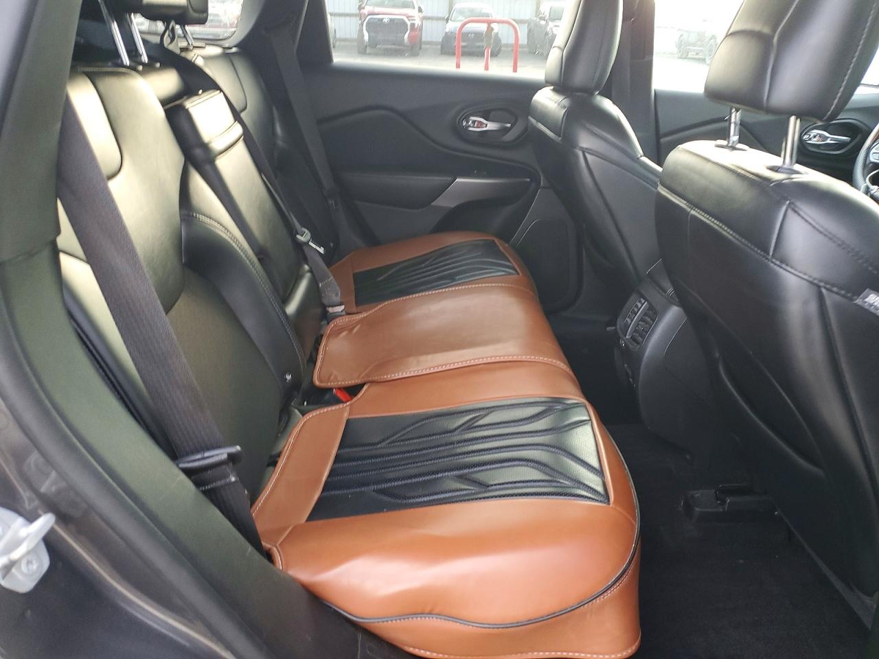 2019 JEEP CHEROKEE photo 11