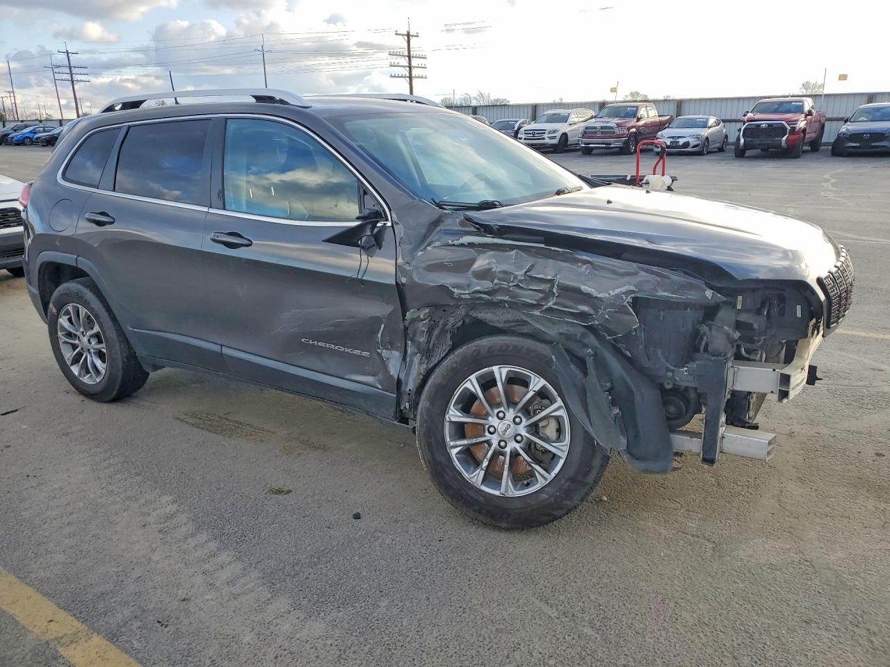 2019 JEEP CHEROKEE photo 4