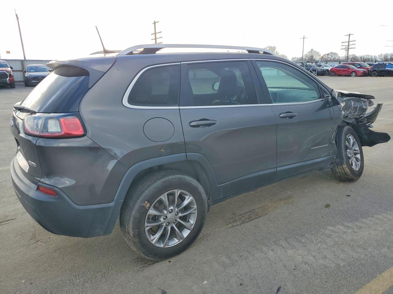 2019 JEEP CHEROKEE photo 3