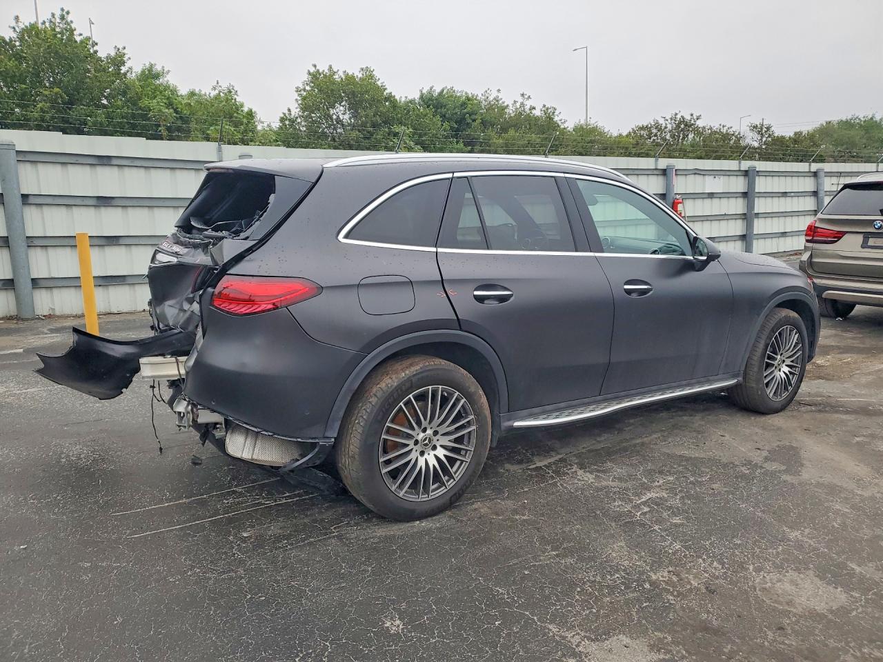 2024 MERCEDES-BENZ GLC 300 photo 3