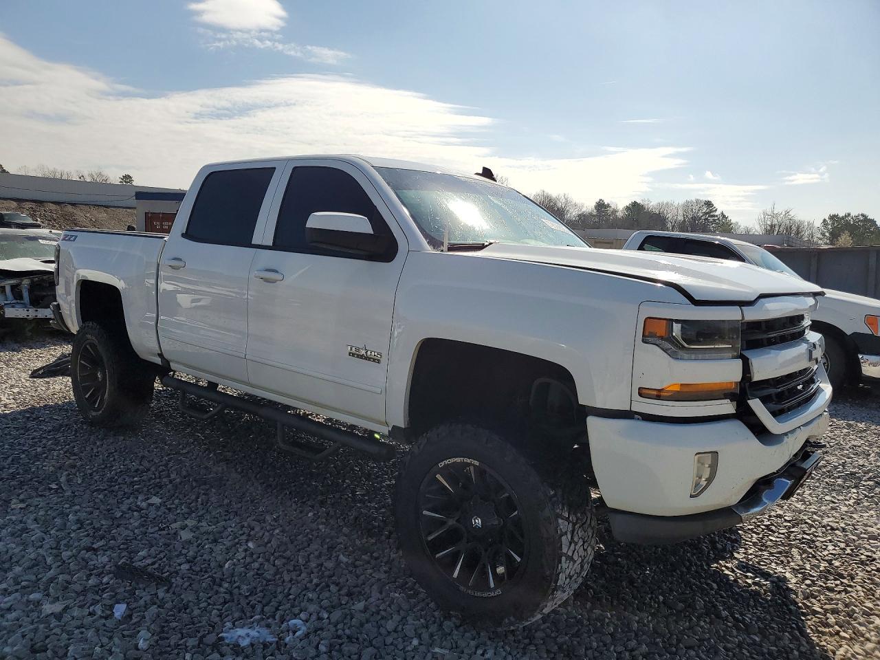 2018 CHEVROLET SILVERADO K1500 LT photo 4
