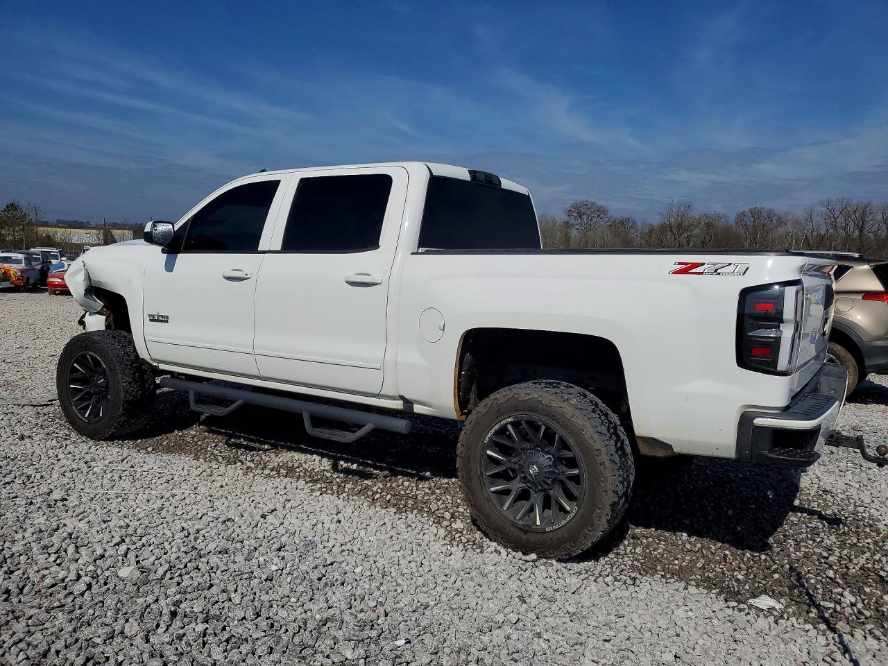 2018 CHEVROLET SILVERADO K1500 LT photo 2